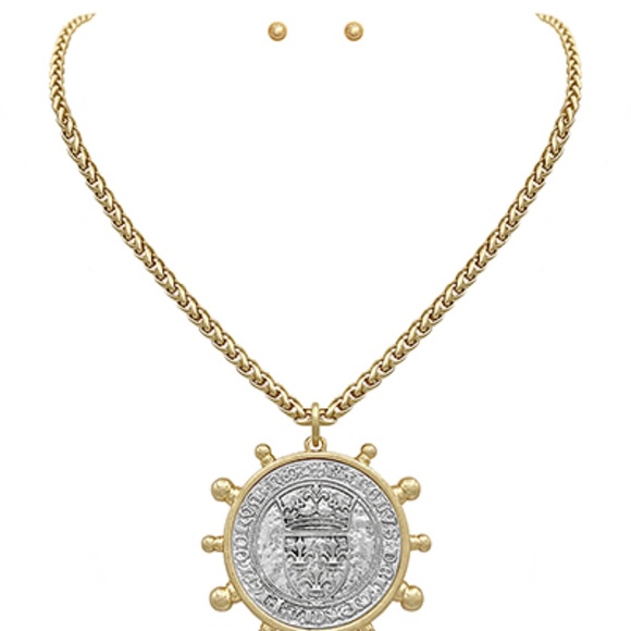 Shield Coin Necklace Set - Picture 4 of 4